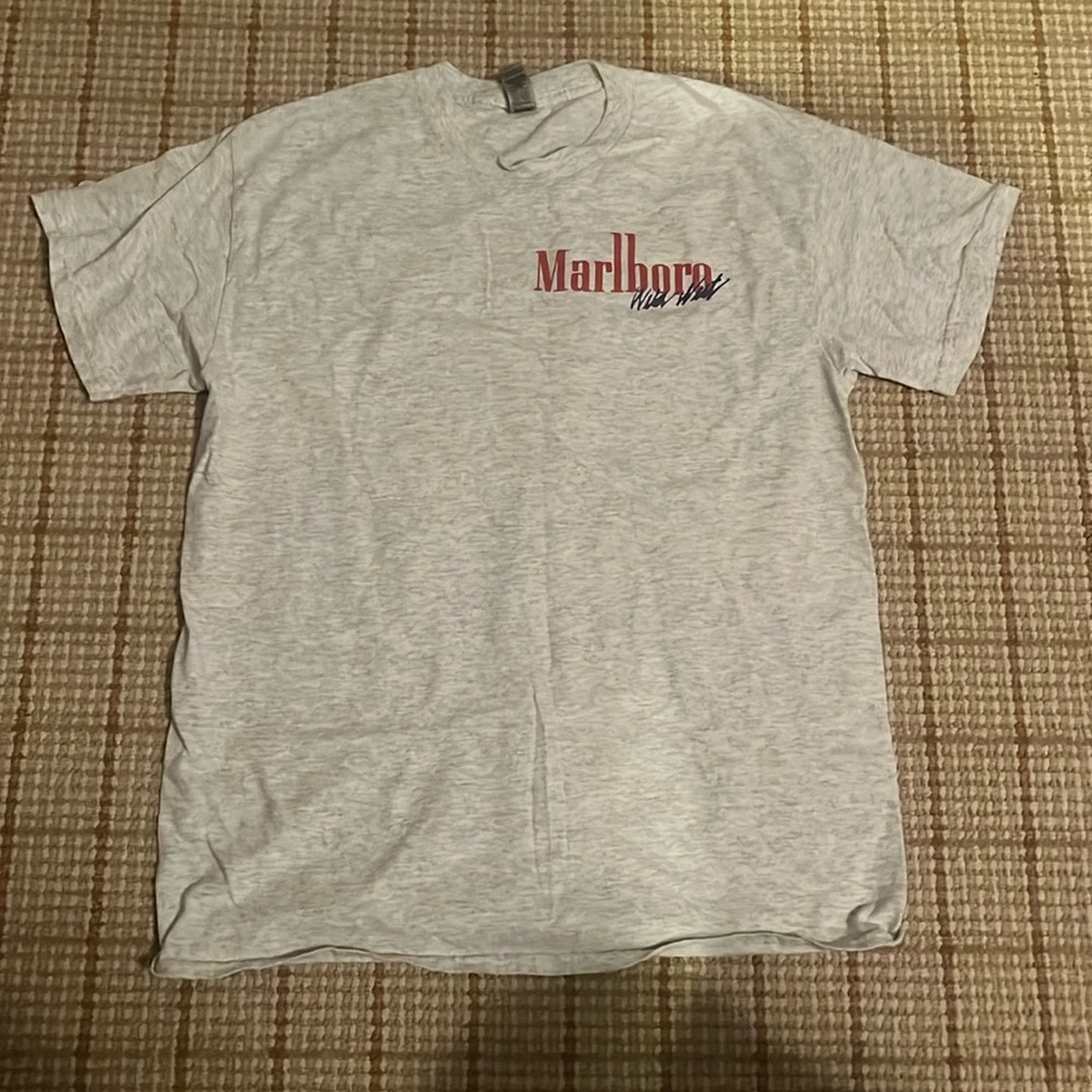 Brand: Gildan 
Size: Medium
Color: Light grey/White